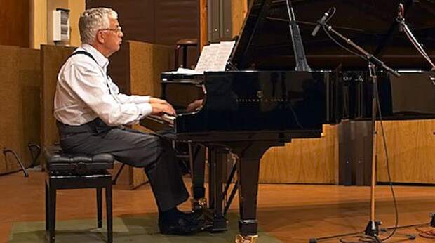 Раймонд Паулс угодил в грандиозный скандал из-за критики фестиваля в Латвии