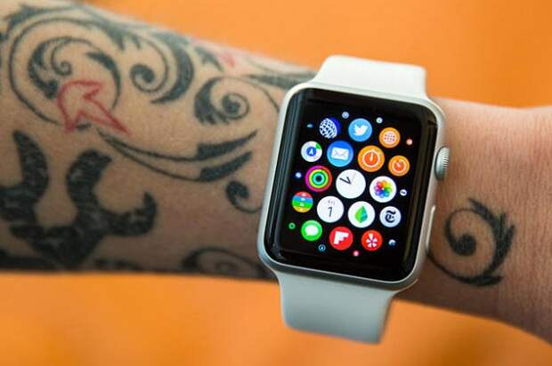 Татуировка на руке не позволяет часам Apple Watch выполнять ряд функций.