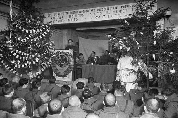 Новогоднее собрание бойцов и командиров Панфиловской дивизии, 31 декабря 1941 года