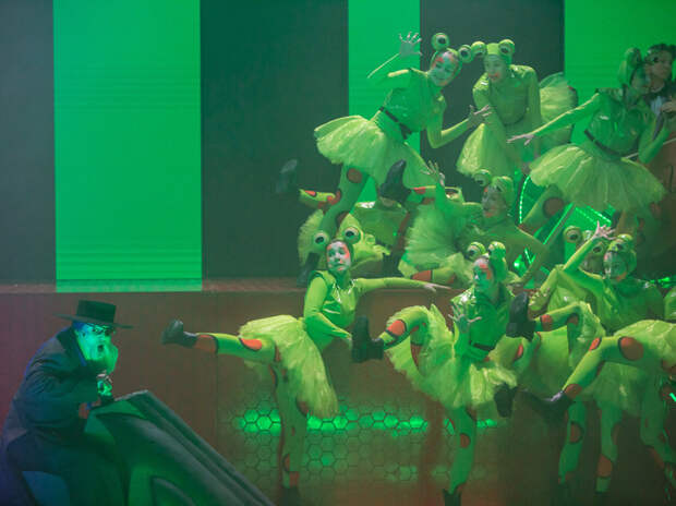 Василиос Самуркас вернул на сцену «Лягушек» Аристофана в Губернском театре