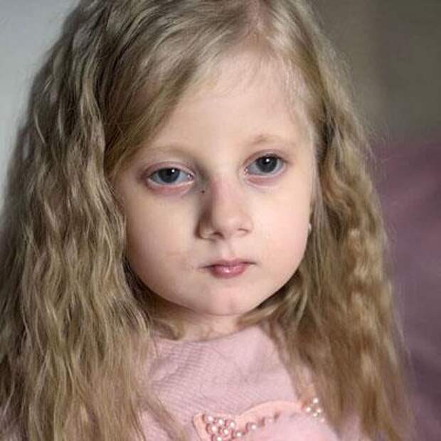 Ксюша Балаховская, 5 лет, несовершенный остеогенез, спасет операция, 124 344 ₽