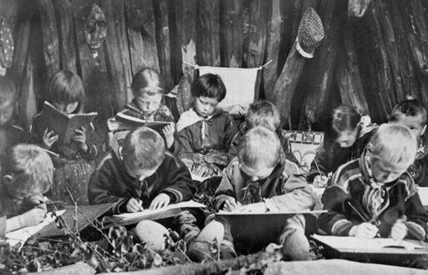 Урок в кочевой школе саами. 1900г.