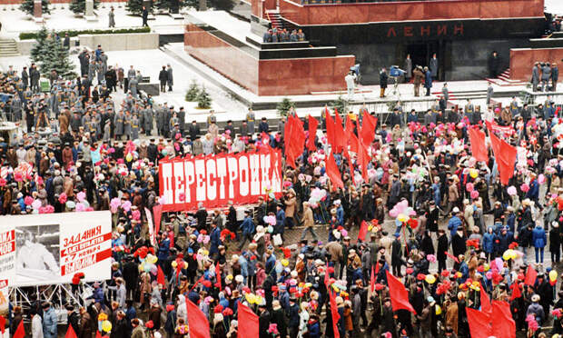 Перестройка. Перестрелка. Перекройка. 30 лет назад Михаил Горбачев взял курс на реформы