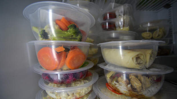 Увольнение за обед: юрист объяснил правила наказания за запахи пищи в офисе