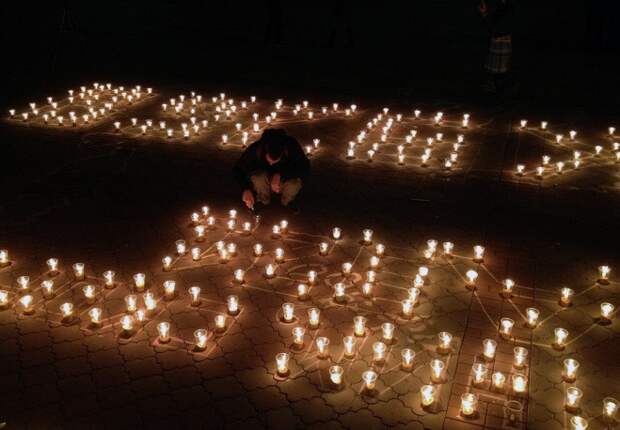 Акция памяти на главной площади Симферополя в Крыму