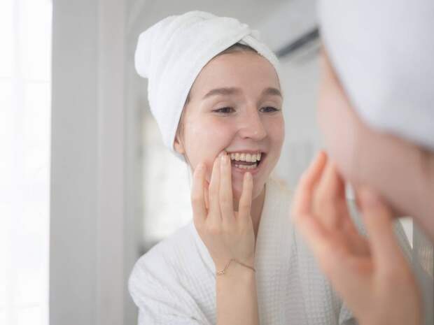 Раскрыта необычная причина белых или коричневых пятен на зубах