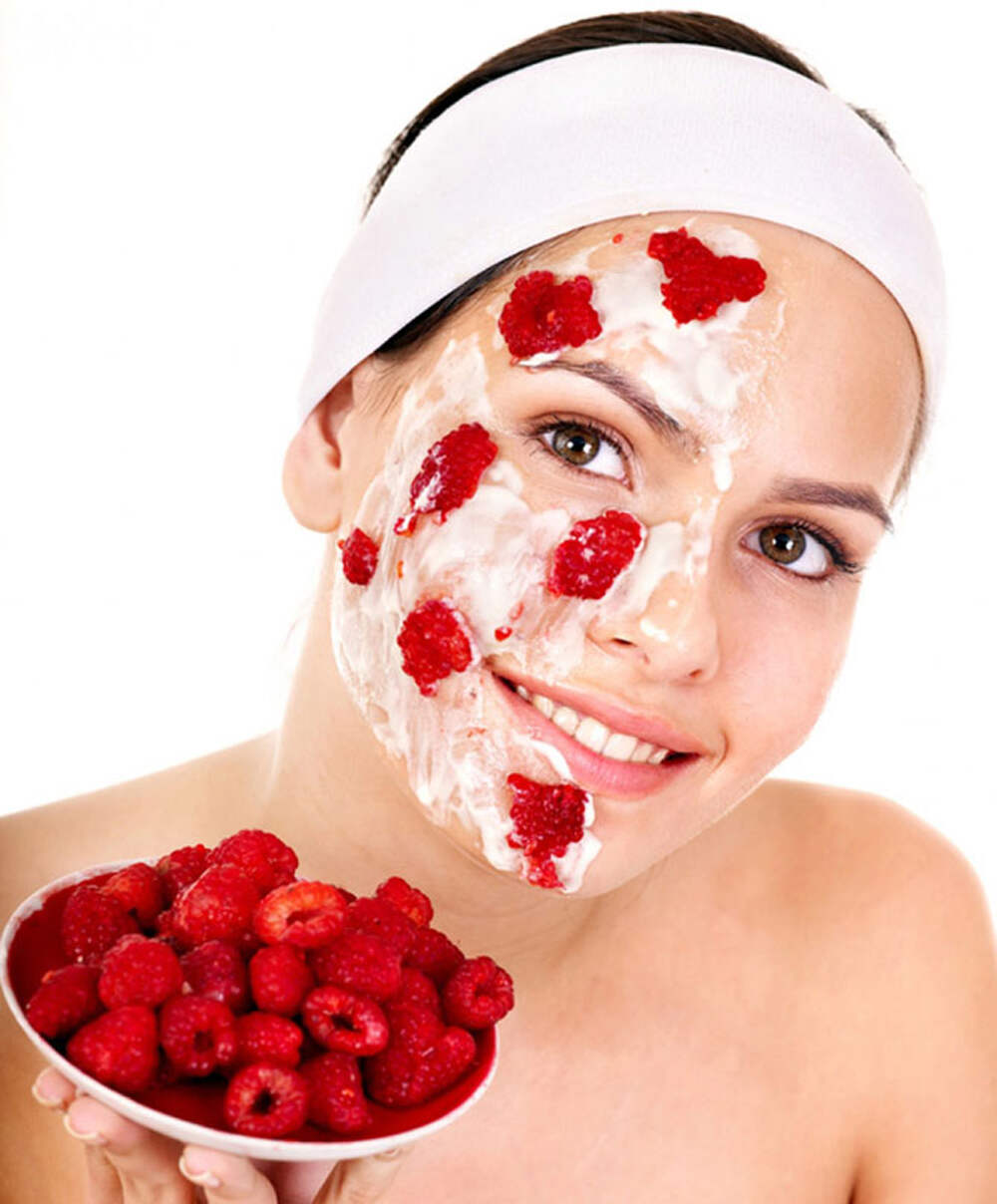Фруктовые маски для лица. Маска для лица. Маски для лица с фруктами. Маска для лица с фруктами и ягодами. Ягодный пилинг.
