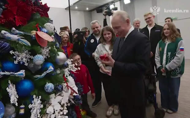 Путин исполнит новогодние мечты трех детей в рамках акции "Елка желаний"