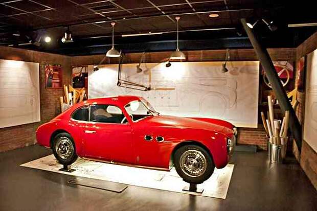 Музей авто истории в турине, италия. (трафик)