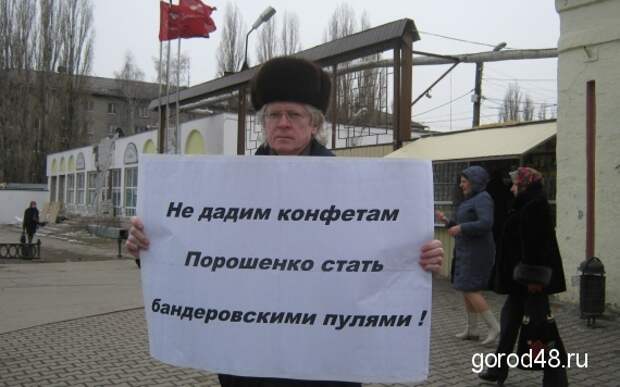 Петр Порошенко обвинил российские власти в препятствии продажи липецкой фабрики "Рошен"