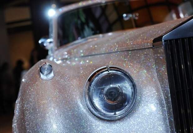 Rolls-Royce, украшенный кристалами Сваровски