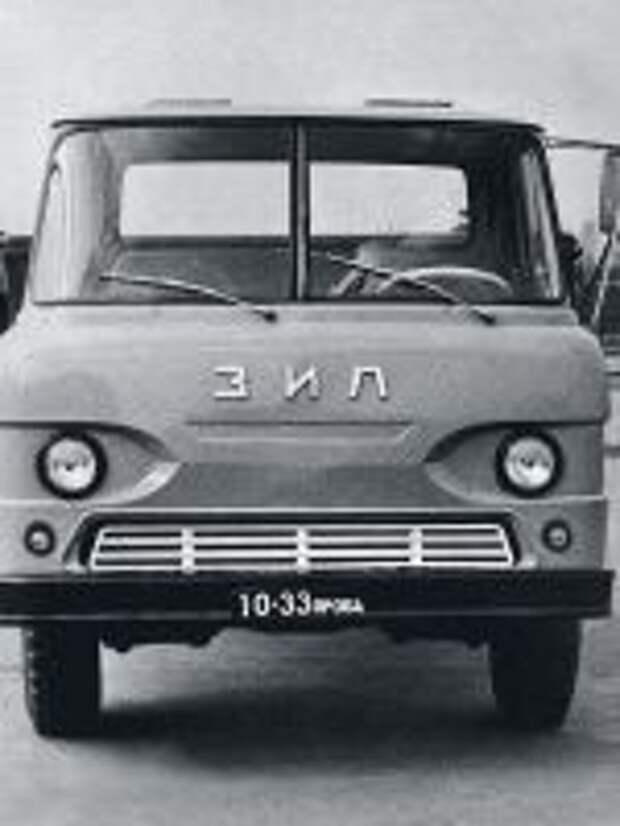 Отличный обзор водителю обеспечивало огромное лобовое стекло. Аэродинамика была такова, что капли дождя, попадавшие на ветровое стекло, уносились воздушным потоком вверх.