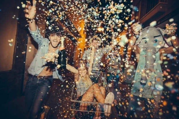 Юрист предупредил о штрафах за шум в новогоднюю ночь