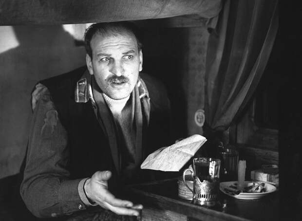 Алексей Петренко. Кадр из к/ф «Двадцать дней без войны»