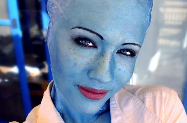 косплей персонажа из игры Mass Effect