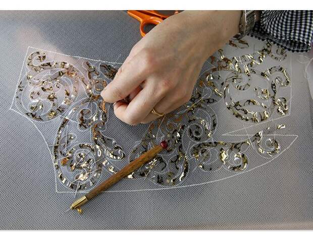 Embroidery for a haute couture dress; fashion atelier; fashion in the making // Chanel: 