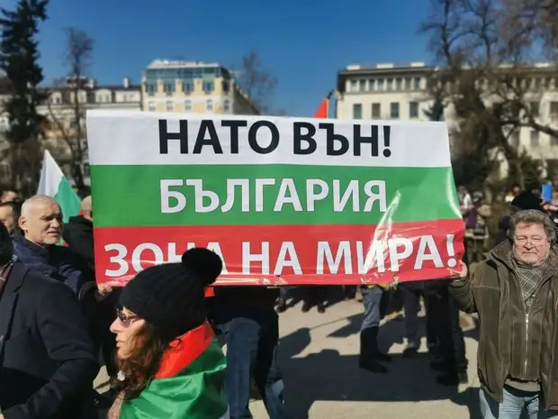 "Зона мира! Спасибо, Россия": Болгары поднялись против НАТО