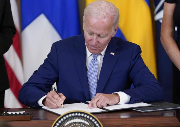Байден подписал протоколы о вступлении Швеции и Финляндии в НАТО