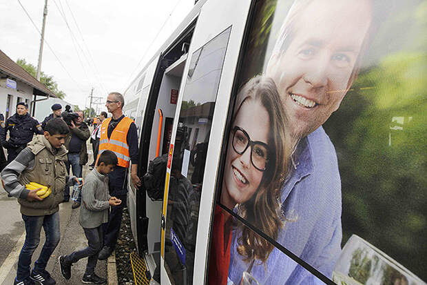 Из Австрии в Германию беженцы отправляются на комфортабельных поездах