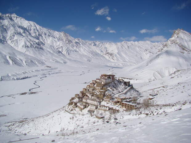 10. Тибетский монастырь Kye Gompa, расположенный на высоте 4166 метров. без фотошопа, удивительные фотографии, фото