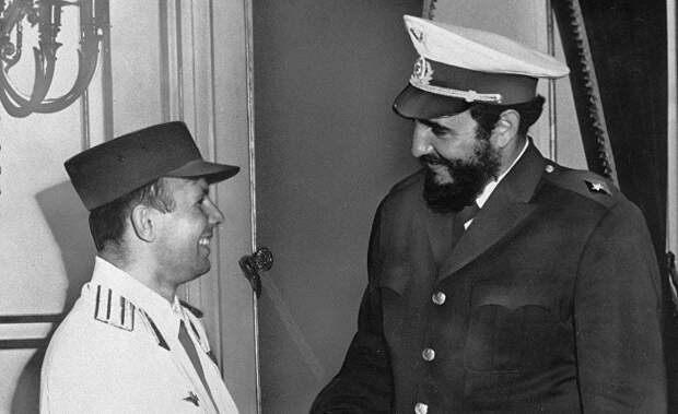Юрий Гагарин и Фидель Кастро во время празднеств Гаване