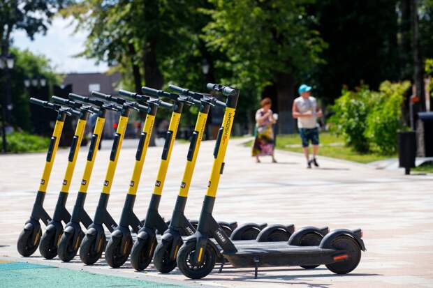 Автоюрист объяснил, почему бесполезно запрещать электросамокаты