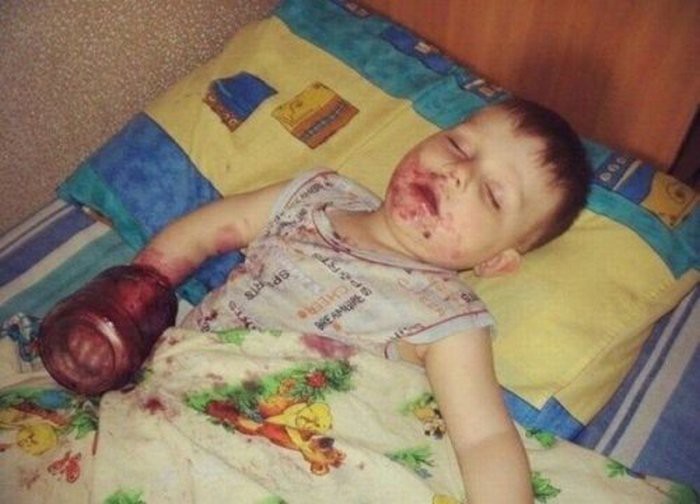 Даже не смог замести следы  дети, коты, прикол, юмор