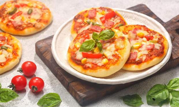 Пицца как в школьной столовой: быстрый рецепт той самой мини-пиццы, которую так любят дети