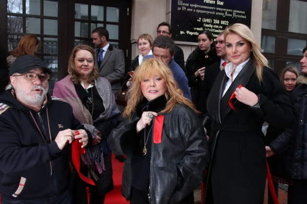 Аллла пугачева школа «future star». Пугачева в школе. Квартира аллы пугачевой на тверской. Ирсон кудикова дети. Школа аллы пугачевой.