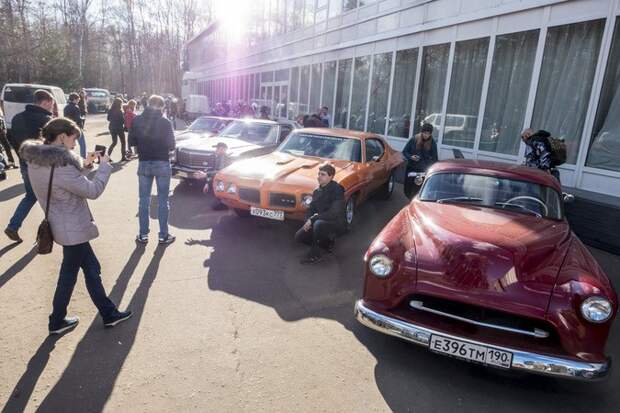 Московский приходить. Хоквил 1980 приезжал в Москву.