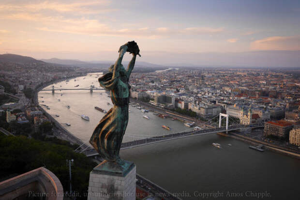 Статуя Свободы с видом на Будапешт.