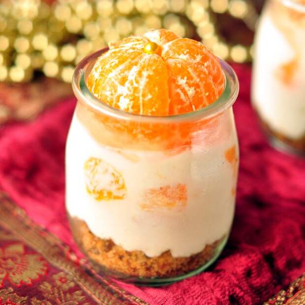 7 рецептов вкуснейших чизкейков, которые не надо печь: [b]Мандариновый чизкейк «Аромат Рождества»[/b]    [u]Вам понадобится:[/u]      300 г печенья   