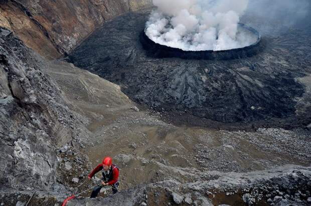 Кратер вулкана Nyiragongo (28 фото)