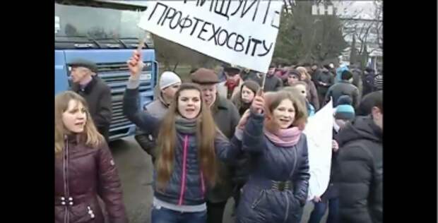 Хроники «европеизации»: в Волынской области студенты от голода перекрыли трассу