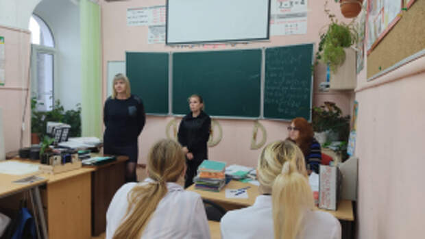 В Тверской области госавтоинспекторы и сотрудники ПДН провели профилактическую лекцию со студентами