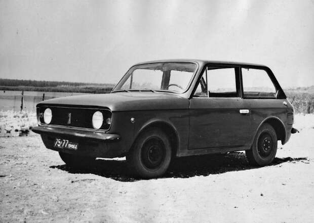 Советский легковой автомобиль третьего поколения под названием - ЗАЗ 1102, выпущенный в 1976 году.