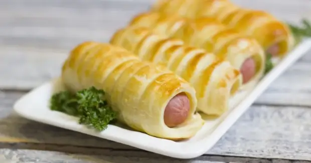 Картошка под сыром с сосисками в духовке