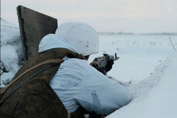 Военнослужащие ЦВО выполнили стрельбы из автоматов Калашникова на полигоне под Екатеринбургом