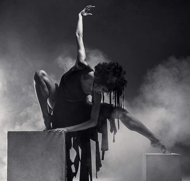 https://static.boredpanda.com/blog/wp-content/uploads/2016/10/dance-photography-vadim-stein-92-580496acecd4d__880.jpg