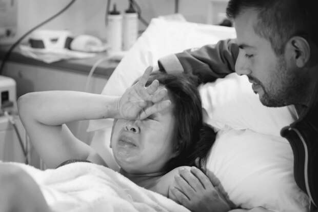 8.Hình-ảnh-ấn-tượng-của-người-mẹ-đầy-ngạc-nhiên-khi-biết-tin-sau-khi-sinh-nhịp-tin-tức-online-1537x1024
