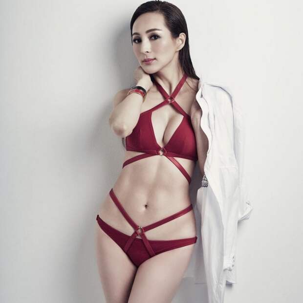 this-50-year-old-model-proves-that-you-can-stop-time-artnaz-com-3