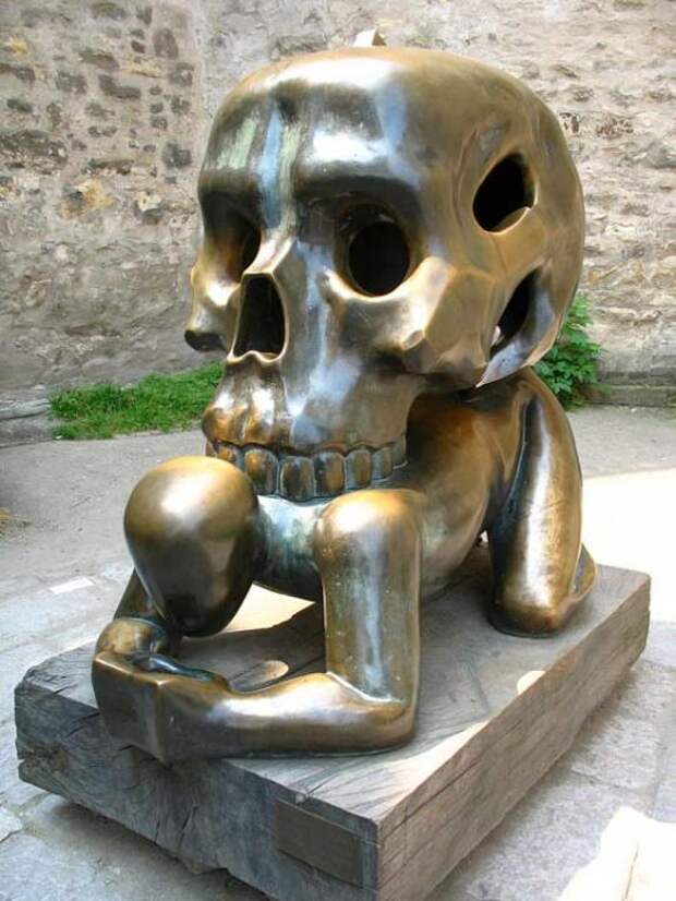 Скульптура "Фигура с черепом", Чехия, Микулове