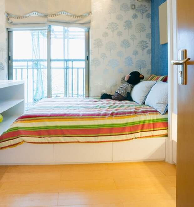 декор узкой спальни