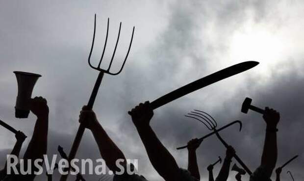 Зачем он приехал? — украинское село устроило травлю женщине из-за сына, вернувшегося из Чехии (ВИДЕО) | Русская весна