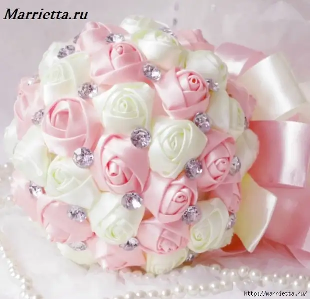 Свадебный букет из ленточек. Букет из атласных лент. Букет из лент 5 см. Букет - дублер. Свадебный букет из атласных лент.