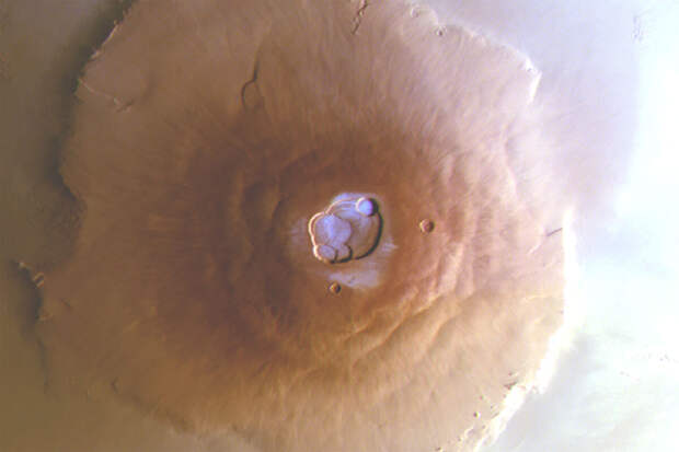 NatGeo: космические аппараты обнаружили иней в кальдерах марсианских вулканов