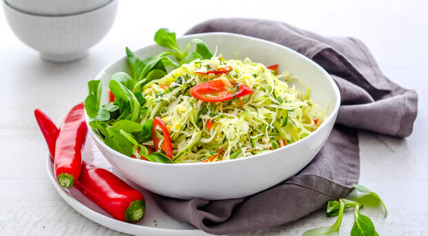 ТОП-5 простых рецептов: легкие салаты из капусты