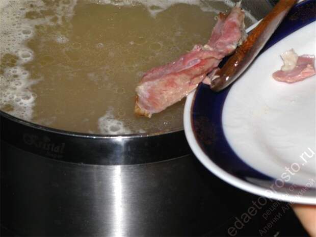 Через 30 минут после закладки. пошаговое фото этапа приготовления горохового супа