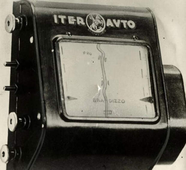 Версия GPS 1930-х годов: автоматически прокручивающаяся карта должна была помочь водителю с направлением движения в режиме реального времени Версия GPS 1930-х годов: автоматически прокручивающаяся карта должна была помочь водителю с направлением движения в режиме реального времени история, ретро, фото
