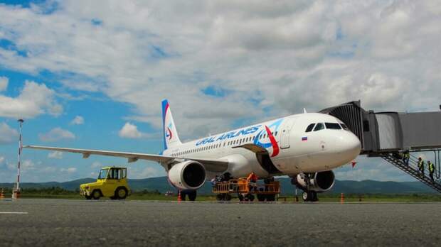 Baza: на борту рейса Ural Airlines из Владивостока в Екатеринбург умерла женщина